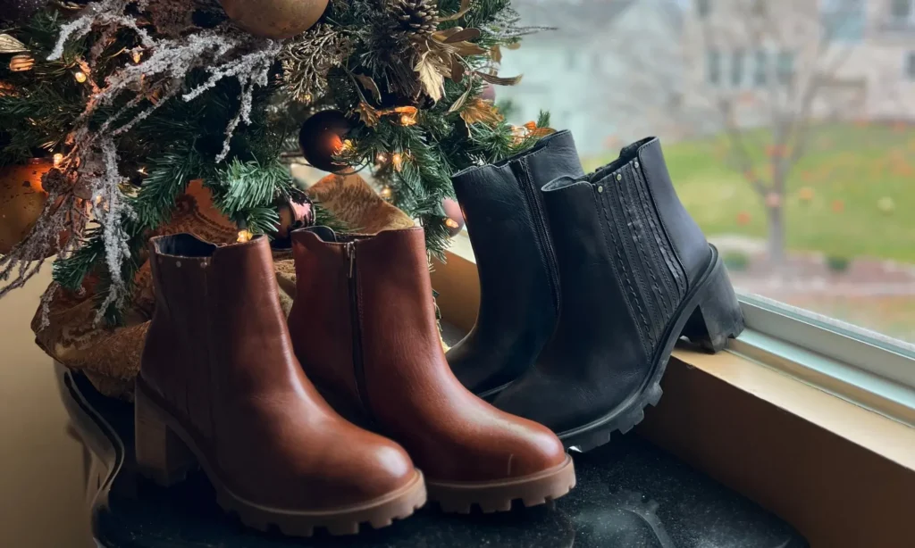 Waterproof winter boots suitable for walking on snowy streets in Japan